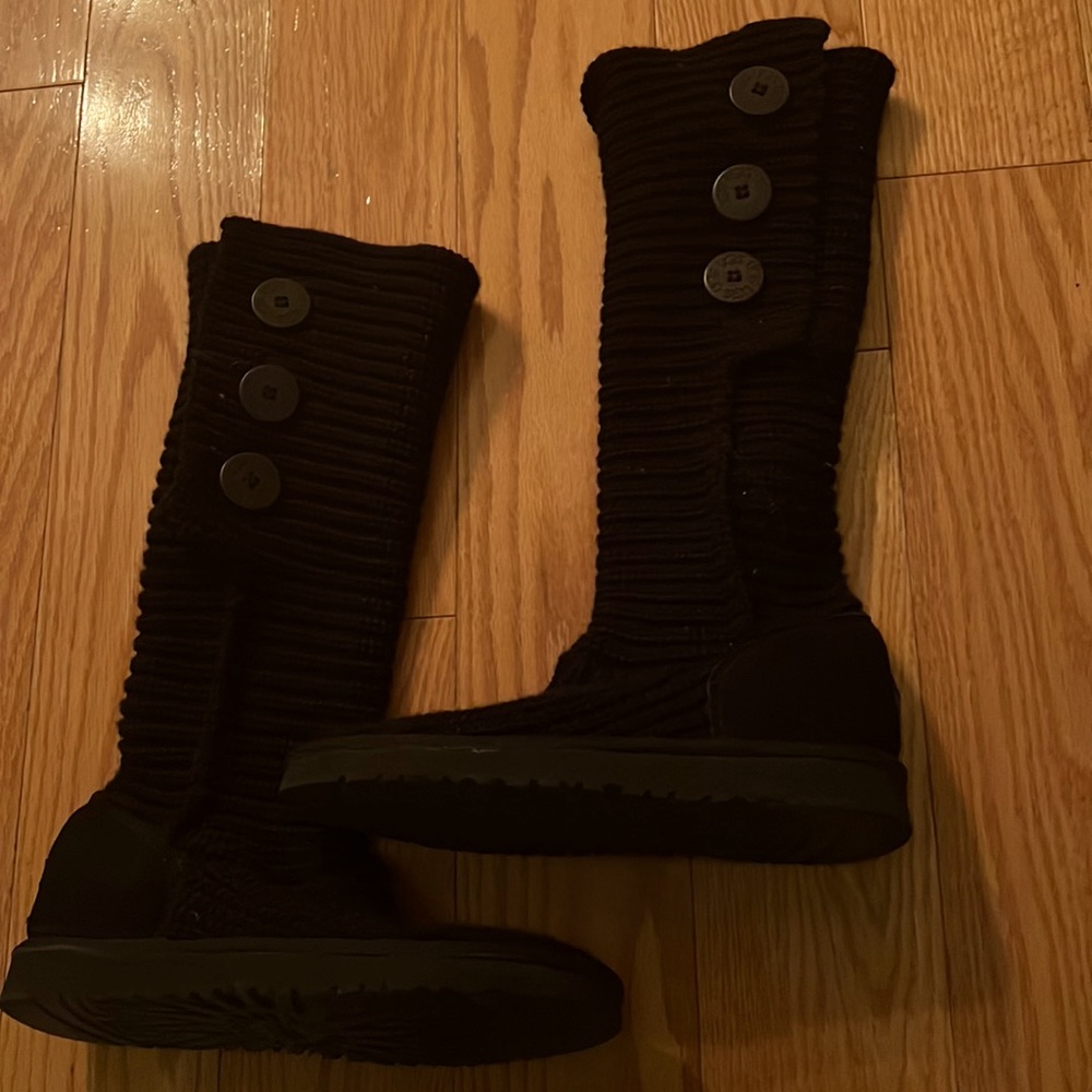 Ugg cardy knit in black wear up or slouch down